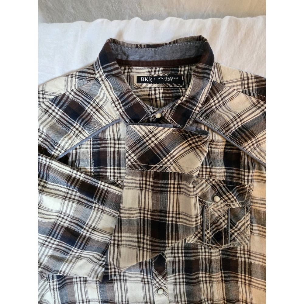BKE Men's Size Large Purple And White Plaid Long Sleeves Pearl Snaps Cotton/Poly